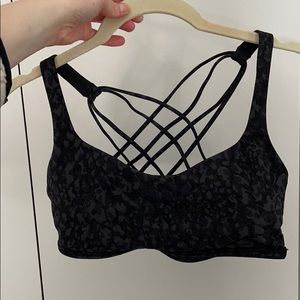 NWOT Lululemon Free to be Wild 8